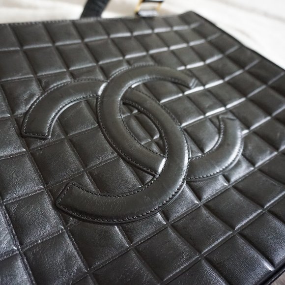 CHANEL Chocolate Bar CC Handbag - Picture 15 of 17